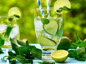 Lire la suite à propos de l’article Conteneurs de jardin à cocktails : ingrédients de culture pour boissons et cocktails