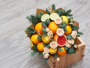 Lire la suite à propos de l’article Ajouter des fruits dans les compositions florales : réaliser des bouquets de fruits et de fleurs