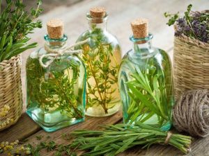 Lire la suite à propos de l’article Recettes de vinaigre aux herbes – Comment infuser du vinaigre avec des herbes