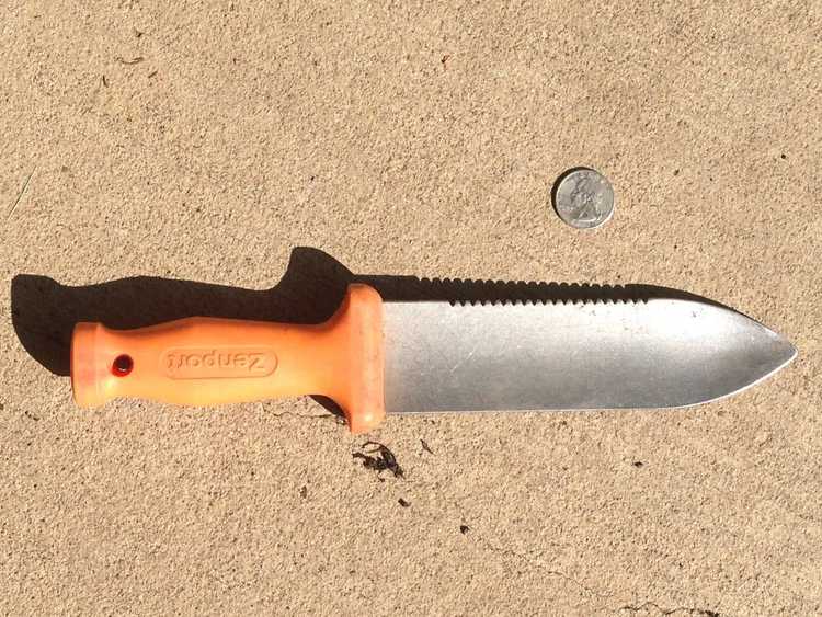 You are currently viewing Couteau à creuser japonais – Utiliser un couteau Hori Hori pour le jardinage