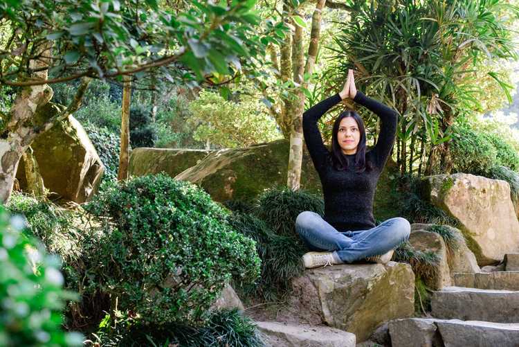 Lire la suite à propos de l’article Yoga et jardinage – Idées pour jardiner avec le yoga