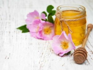 Lire la suite à propos de l’article Miel infusé à la rose – Comment faire du miel de rose