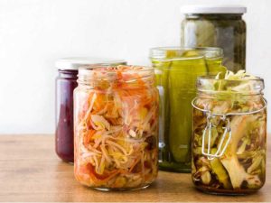 Lire la suite à propos de l’article Pouvez-vous fermenter les produits à la maison : fermenter les légumes du jardin