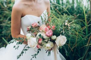 Lire la suite à propos de l’article Cultivez votre propre bouquet de mariée : apprenez à planter des fleurs de mariage