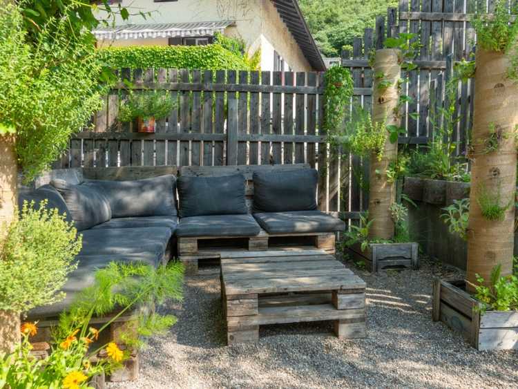 You are currently viewing Idées de mobilier d'extérieur écologiques pour votre jardin