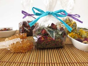 Lire la suite à propos de l’article Cadeaux de jardin DIY avec des herbes : cadeaux faits maison du jardin