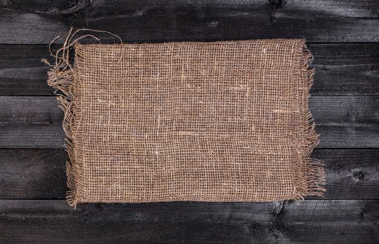 You are currently viewing Pare-brise en toile de jute dans le jardin : comment fabriquer des pare-brise en toile de jute