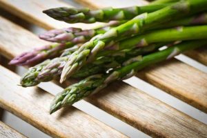 Lire la suite à propos de l’article Quelle est la différence entre les plants d'asperges mâles et femelles