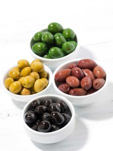 Lire la suite à propos de l’article Apéritif d'olivier : créer un sapin de Noël à base d'oliviers