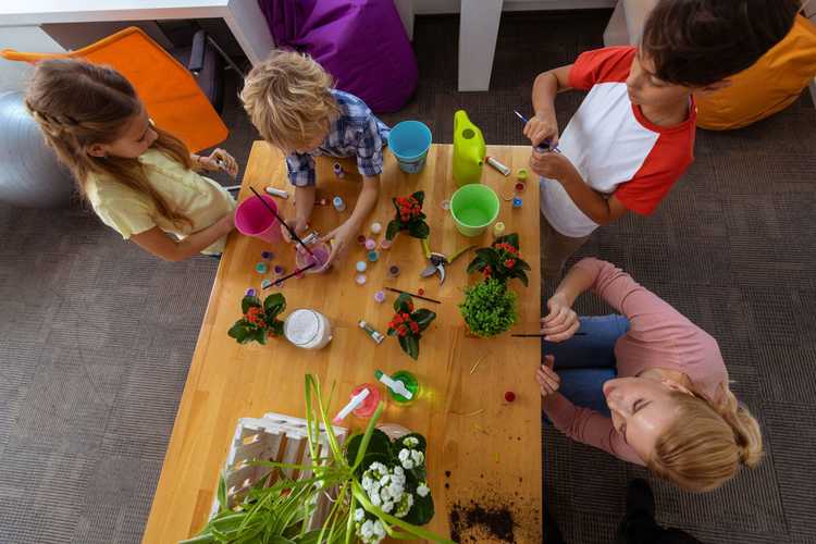 You are currently viewing Artisanat amusant pour les familles : fabriquer des jardinières créatives avec des enfants