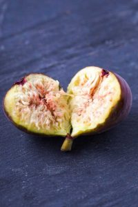 Lire la suite à propos de l’article Figues dures et sèches : pourquoi vos figues mûres sont sèches à l'intérieur