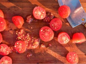 Lire la suite à propos de l’article Conserver les graines de tomates – Comment récolter les graines de tomates