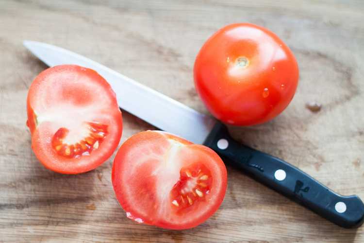 Lire la suite à propos de l’article Peaux de tomates épaisses : quelles sont les causes de la peau de tomate dure
